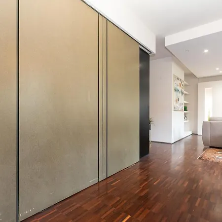 Luxury In Centre Apartment