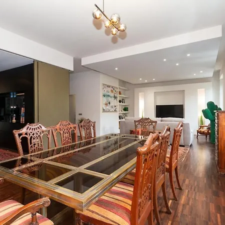 Luxury In Centre Apartment