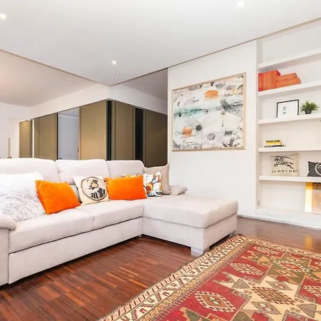 Luxury In Centre Apartment *