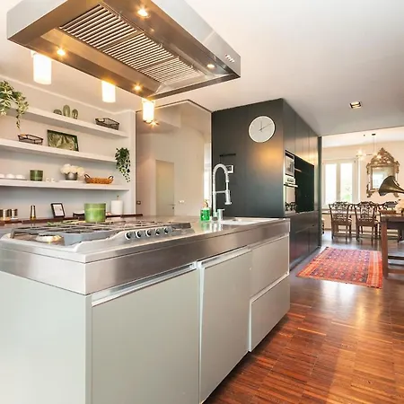 Luxury In Centre Apartment