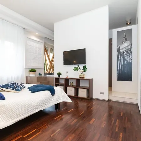 Luxury In Centre Apartment