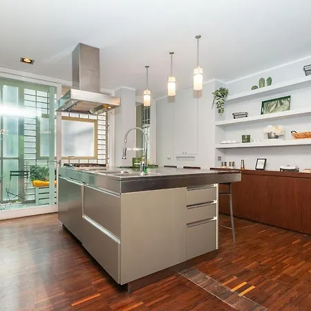 Luxury In Centre Apartment